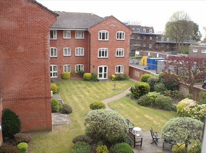 1 Bed Flat, Heather Court, PO19
