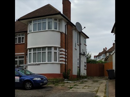 3 Bed Semi-Detached House, Hampden Way, N14