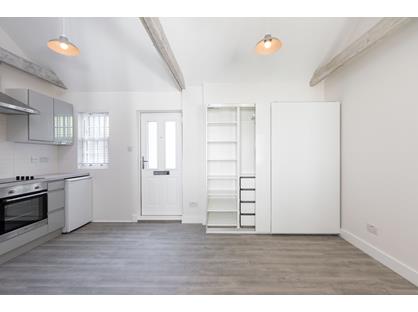 Studio Flat, Cardwell Mews, N7