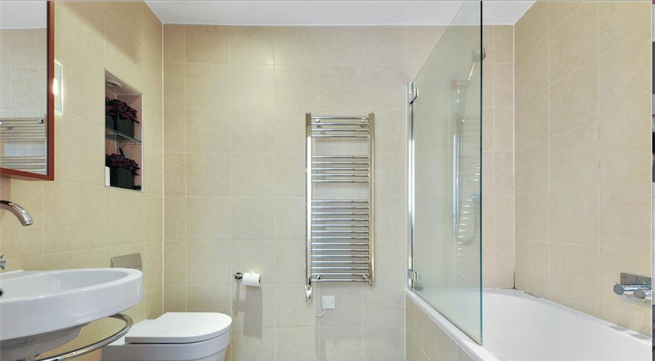 2 Bed Flat, Clerkenwell Road, EC1M photo 2