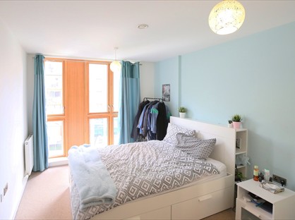 1 Bed Flat, Watermans Place, LS1