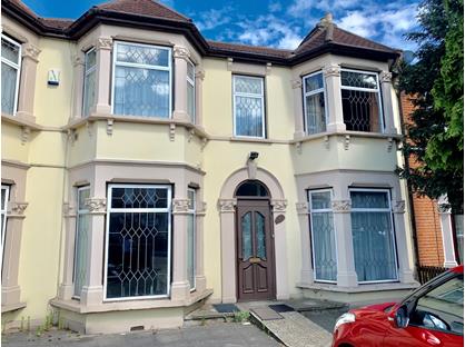 Room in a Shared Flat, Seven Kings Road, IG3