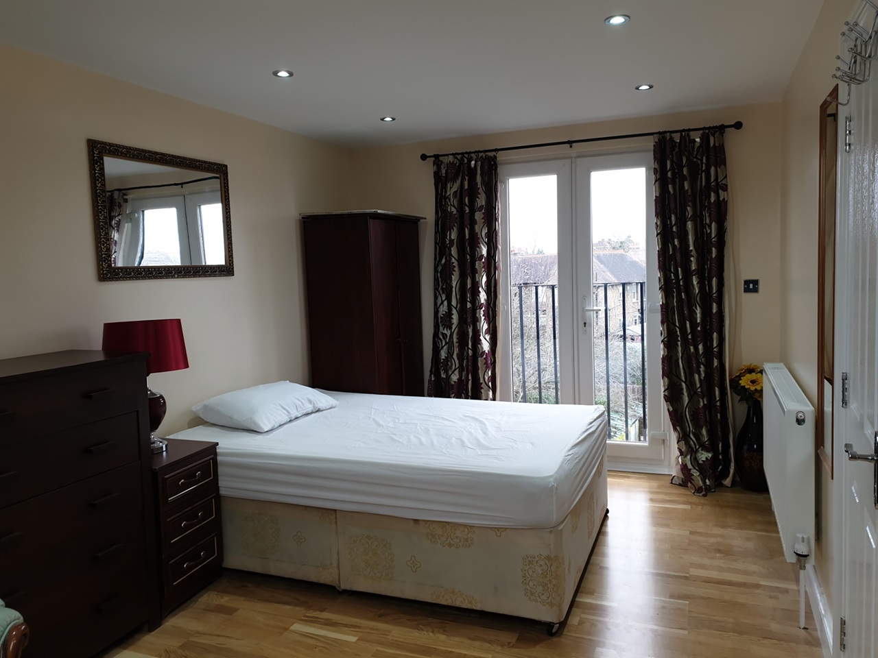 Mitcham Studio Flat, Bramcote Avenue, CR4 To Rent Now for £825.00 p/m