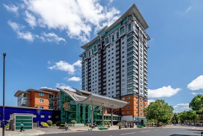 2 Bed Flat, The Perspective, SE1, N1 7GU