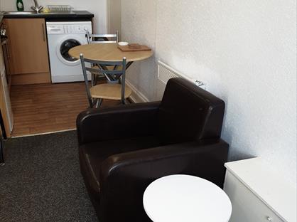 1 Bed Flat, Tong Street, BD4