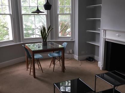 2 Bed Flat, Hackford Road, SW9