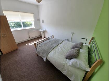 Room in a Shared House, Market Street, S80