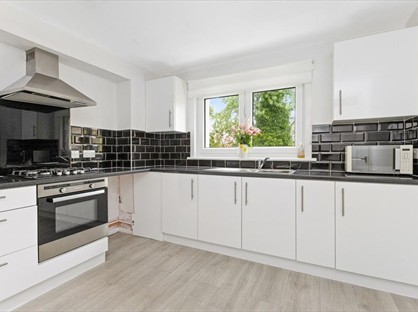 2 Bed Flat, Dumbryden Grove, EH14