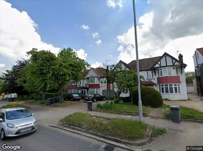 3 Bed Semi-Detached House, Watford Way, NW4