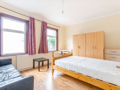 4 Bed Semi-Detached House, Calderon Road, E11