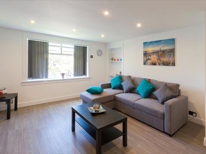 2 Bed Flat, Main Road, KA8