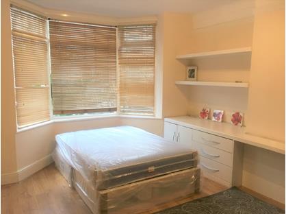 Room in a Shared House, Caithness Road, CR4