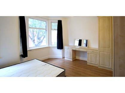 3 Bed Terraced House, Nelson Street, E6