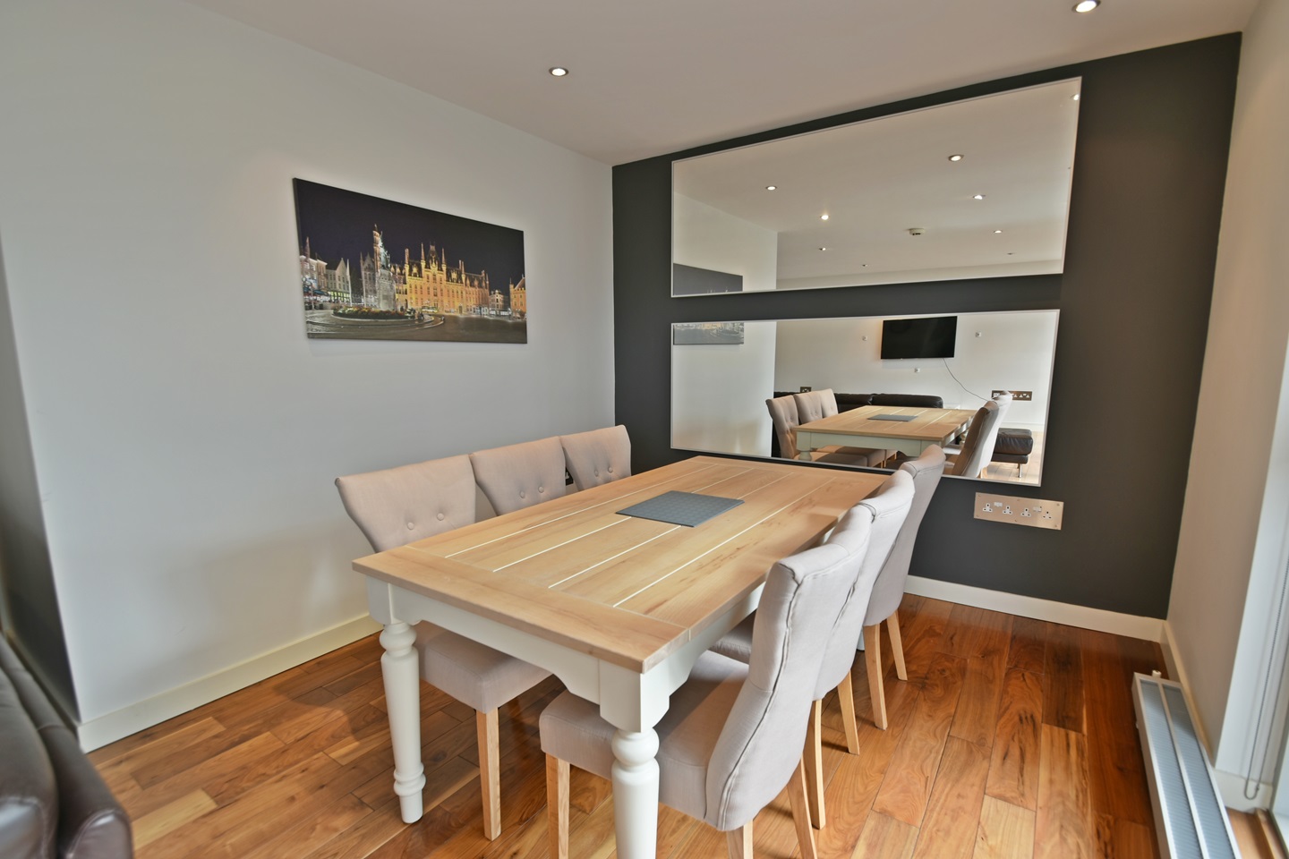 2 Bed Flat, The Edge, M3 photo 4