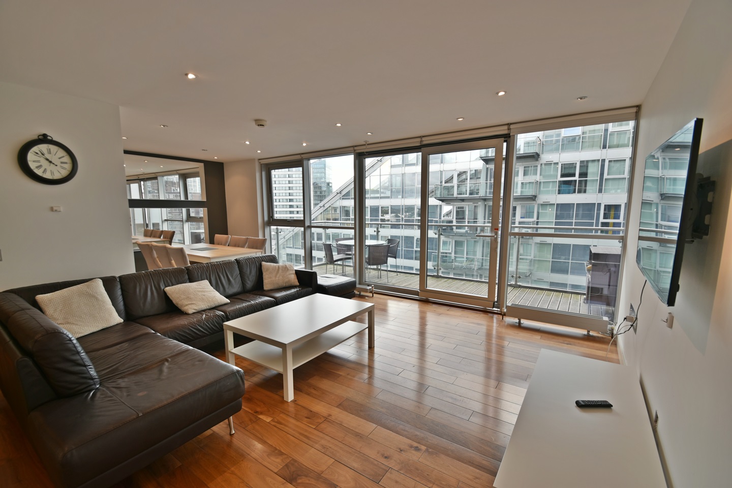 2 Bed Flat, The Edge, M3 photo 3