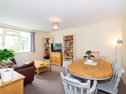 2 Bed Flat, Stafford Court, SW8