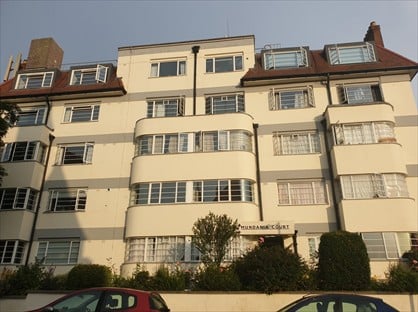3 Bed Flat, Mundania Court, SE22