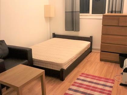 Room in a Shared Flat, Alfreda Court, SW11