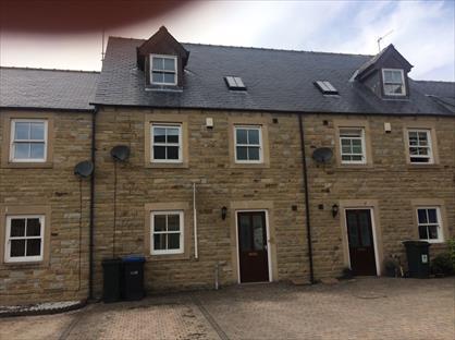 4 Bed Terraced House, Thorngate Place, DL12