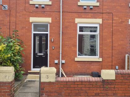 3 Bed Terraced House, Clifton Place, WF1
