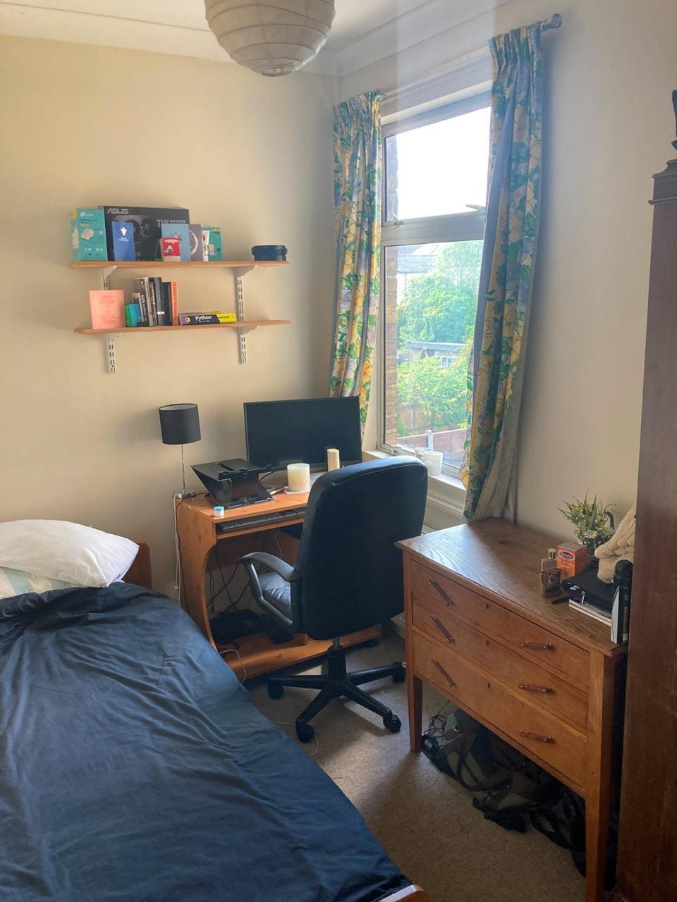 Kingston Upon Thames 4 Bed SemiDetached House, Gibbon Road, KT2 To