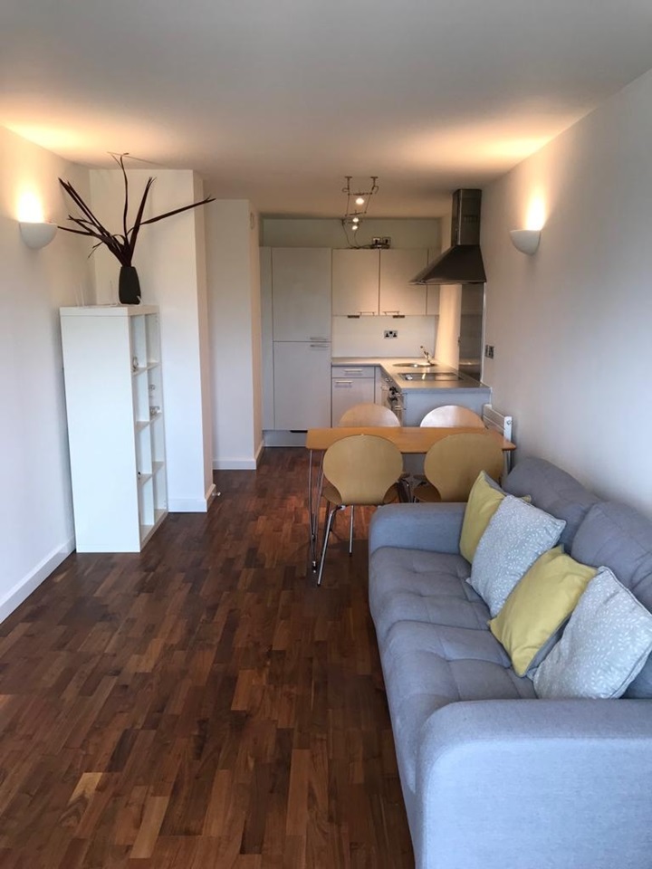 Prestwich, Manchester 1 Bed Flat, Longfield Centre, M25 To Rent Now for £880.00 p/m