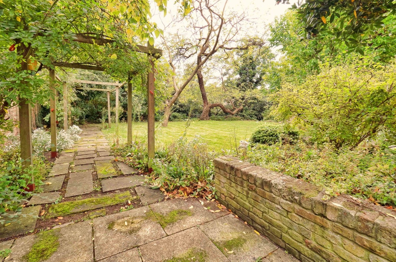 2 Bed Flat, Highbury New Park, N5 photo 3