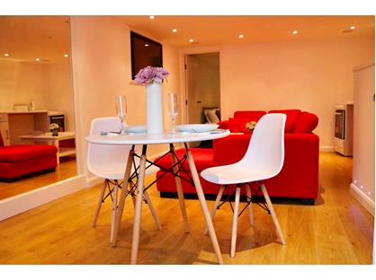 1 Bed Flat, Ravensbury Road, BR5