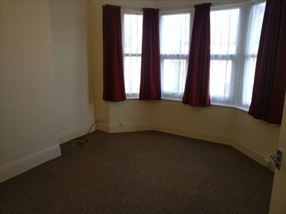 1 Bed Flat, Hainault Avenue, SS0