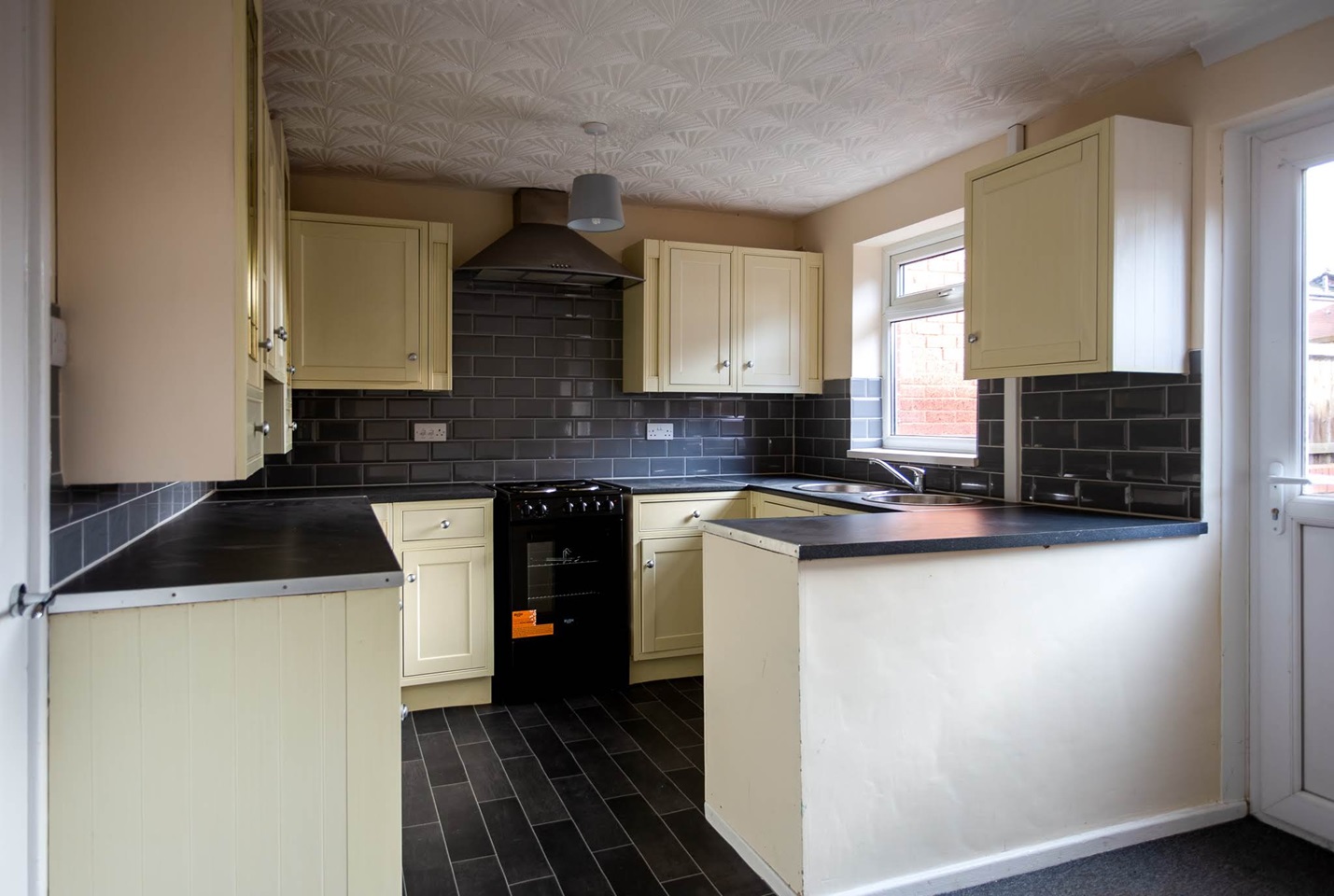 3 Bed Semi-Detached House, Ganners Grove, LS13