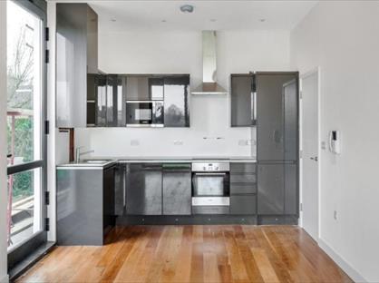 2 Bed Flat, Commonside West, CR4