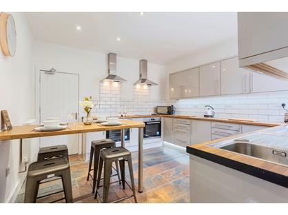 Room in a Shared House, Flag Lane, CW2