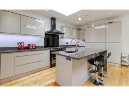 5 Bed Terraced House, Newham Way, E6