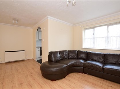 1 Bed Flat, Bellingham Court, IG11