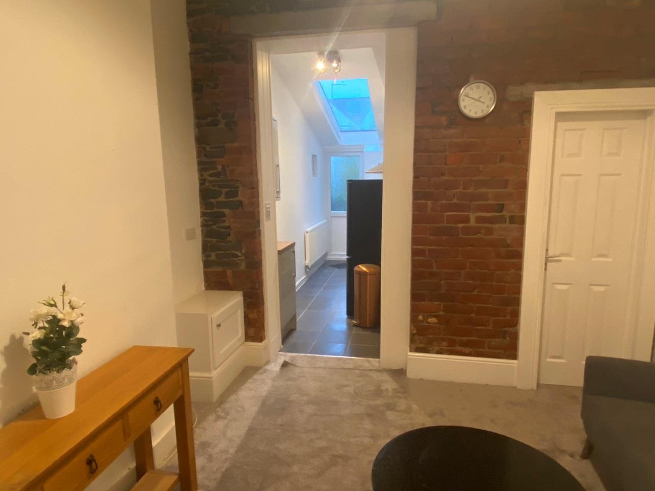 1 Bed Flat, Claude Rd, CF24 photo 5