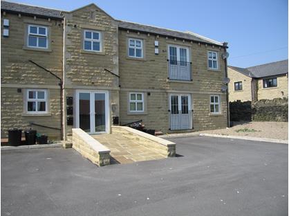 2 Bed Flat, Gardiners Square, HX3