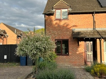 2 Bed Terraced House, Frank Lunnon Close, SL8