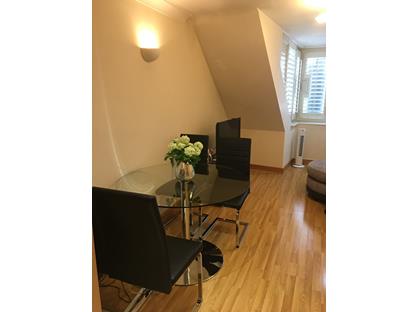 1 Bed Flat, Palace View, KT8