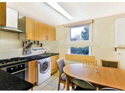 Room in a Shared House, Hamilton Road, SW19