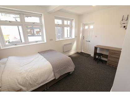 Studio Flat, Trafalgar St, ST1