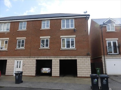 2 Bed Flat, Crome Drive, NR31