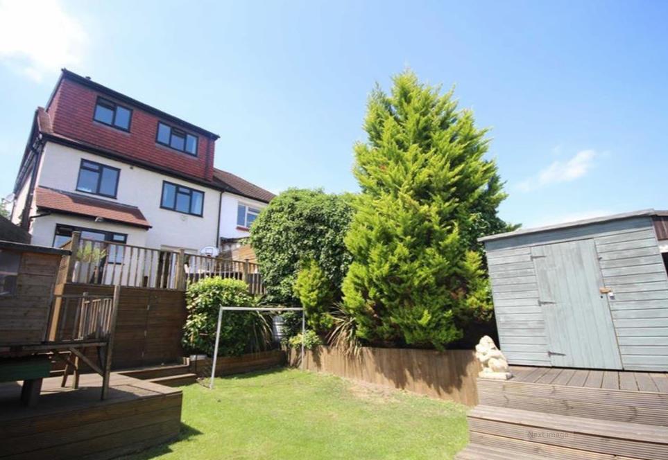 4 Bed SemiDetached House, Gallants Farm Road, EN4 To Rent