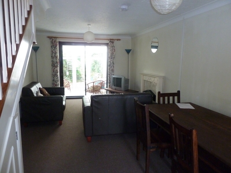 4 Bed Terraced House, Berkeley Close, SO15, N1 7GU