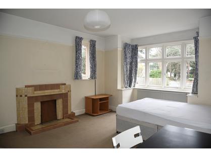 Room in a Shared House, Old Christchurch Road, BH1