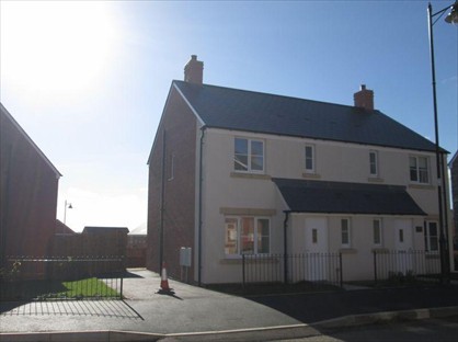 3 Bed Semi-Detached House, Ffordd Y Celyn, CF35
