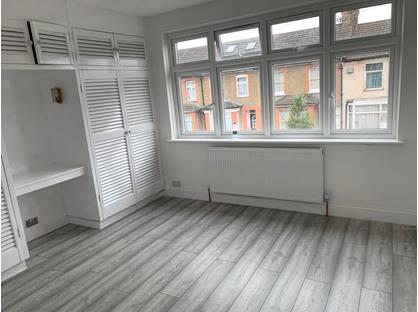 4 Bed Flat, St. Johns Road, IG11