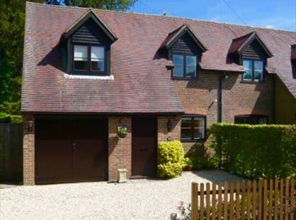 3 Bed Semi-Detached House, High Street, HP7