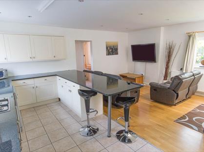 7 Bed Detached House, Harlington Road, UB8