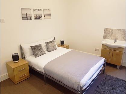 Room in a Shared House, Market Street, S80