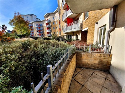 2 Bed Flat, Christopher Bell Tower, E3